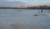 При плюсовой температуре выше риск провалиться под воду.