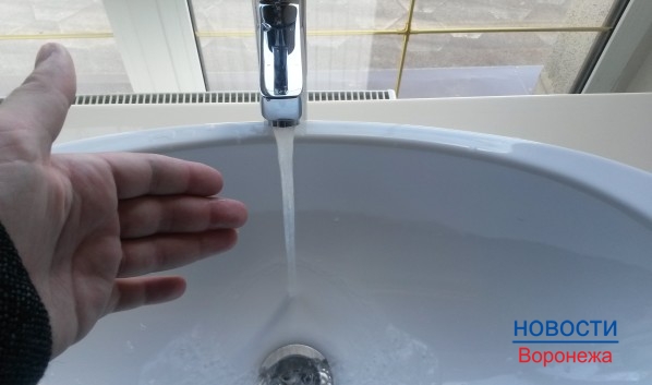 Компания задолжала за воду крупную сумму.