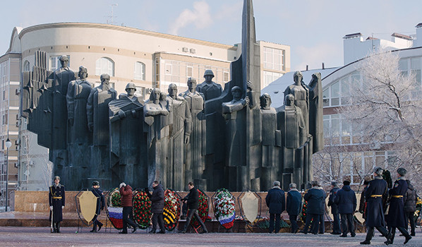Торжественная церемония прошла на площади Победы.