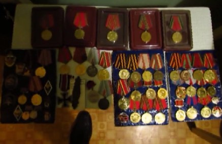 Мужчина скупал ордена и медали.