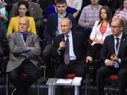 Встреча Владимира Путина с участниками медиафорума в 2015 году.