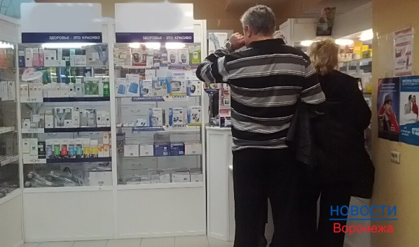 В аптеках Воронежа раскупили маски и противовирусные препараты.