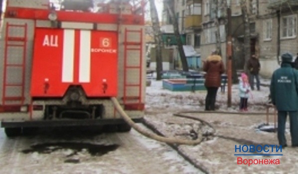 Из дома эвакуировали 5 человек.