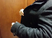 Грабитель примерял вещи мужчины.