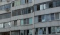 Девушка упала с высоты.