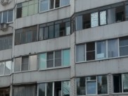 Девушка упала с высоты.