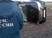 Иномарка опрокинулась в кювет.