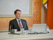 Губернатор поручил эффективнее тратить деньги.