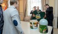 Алексею Гордееву подарили майку.