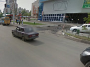 На выезде из гипермаркета обустроили светофор.