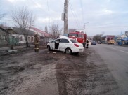 Отечественное авто протаранило столб на Острогожской.