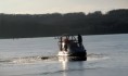 Аэроглиссер спасателей постоянно проваливался под воду.