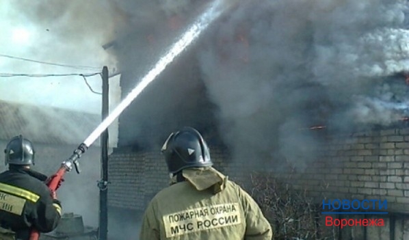 У воронежца сгорел гараж.