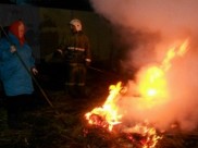 Сжигать траву на участках опасно.