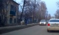 Алабай догнал женщину с ребенком.