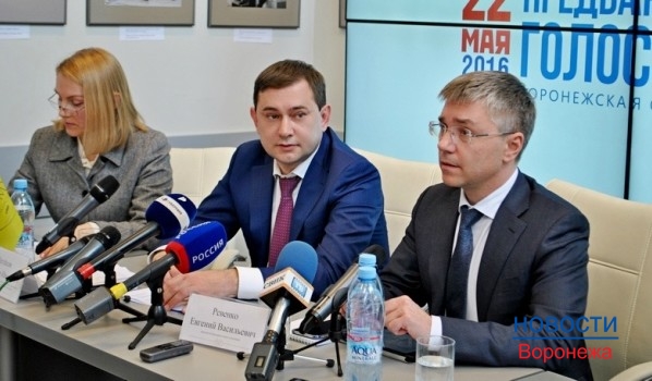 Владимир Нетесов (в центре) и Евгений Ревенко ответили на вопросы журналистов.