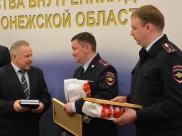 Полицейских наградили общественники.