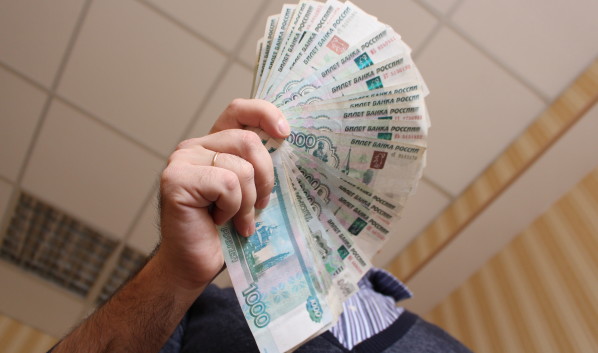Воронежец вымогал деньги у студента.
