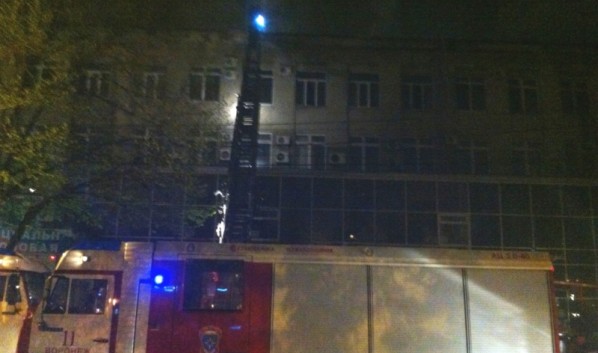 В доме №23 по улице Кольцовской вспыхнул пожар.