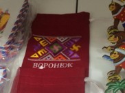 На сувенирах обнаружили знаки, похожие на свастику.