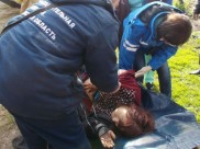 Воронежские спасатели сделали подкоп, чтобы спасти женщину, упавшую в подвал на железный уголок.