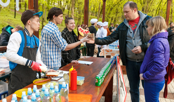 В парке «Динамо» на один день открыли 8 новых кафе.