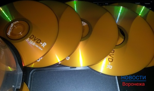У воронежца обнаружили 620 дисков с пиратскими копиями фильмов.