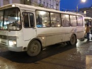 Водители маршруток на Кольцовской перекрывают переход для пешеходов.
