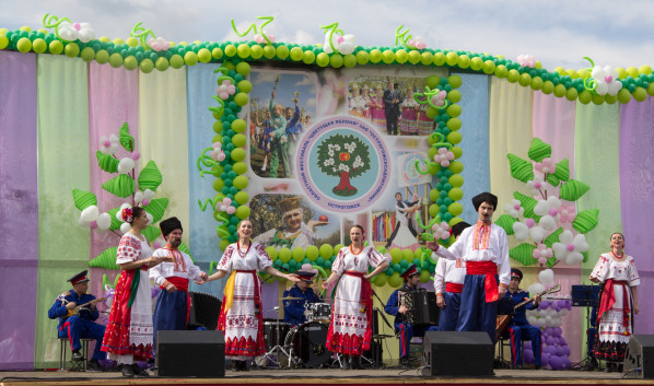 В Воронежской области провели фестиваль «Цветущая яблоня».