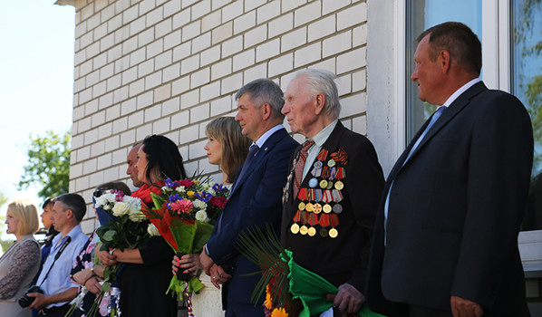 Мэр Воронежа принял участие в торжествах в школе №17.
