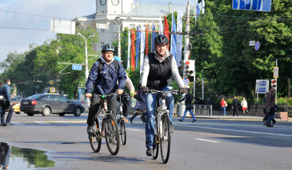 Воронежские чиновники поехали на работу на велосипедах.