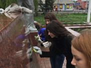Члены Молодежного совета приняли активное участие в благоустройстве.