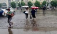 Улицы города затопило после дождя.