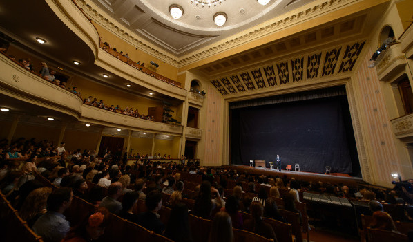 Зал Театра оперы и балета.