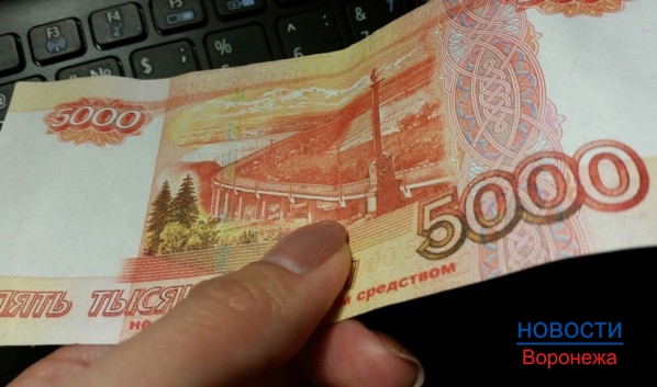 Поддельными деньгами расплачивались в магазинах.