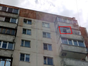 Женщина хотела выпрыгнуть с балкона.