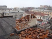 Оголовки серьезно изгошены, а кладка разрушена.