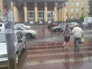 Будет тепло, но дождливо.