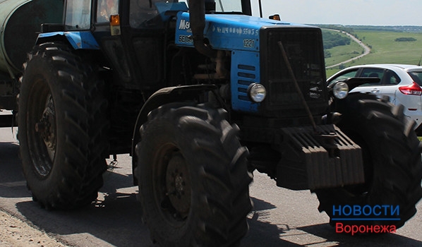 В Воронеже угонщик катался на чужом тракторе.
