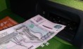 Мужчине перевели деньги на банковскую карту.