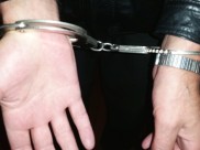 Полицейские задержали подозреваемого.