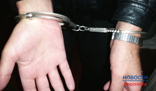Полицейские задержали подозреваемого.