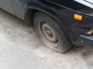 Парень покатался на авто, а потом бросил его.