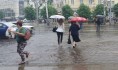 В пятницу лучше не выходить из дома без зонта.