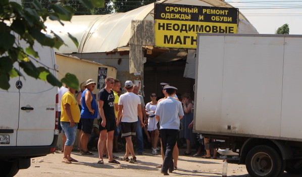Как в Воронеже пытались снести мини-рынок «Остужевский».