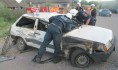 Людей из машины доставали с помощью гидравлического инструмента.
