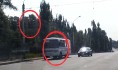 В Воронеже маршрутный «ПАЗ» проехал перекресток на красный свет.
