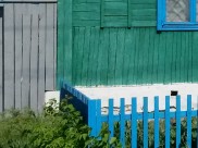 Мужчина пытался сечь дом соседей.