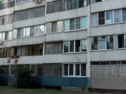 Женщина хотела выпрыгнуть с 4 этажа.