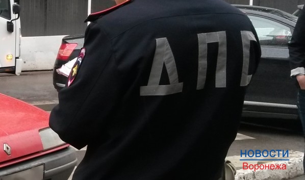 Парень оскорбил и избил полицейских.
